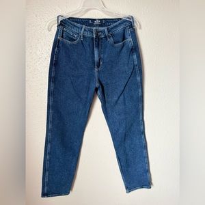 Hollister ULTRA HIGH-RISE MOM JEAN
HOLLISTER VINTAGE STRETCH SIZE 3S